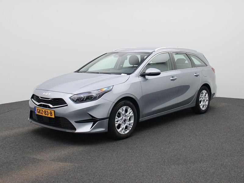 Grijs Gebruikt 2024 Kia Ceed Stationwagen | € 27.940 (Iets duurder) - Afbeelding 1/4