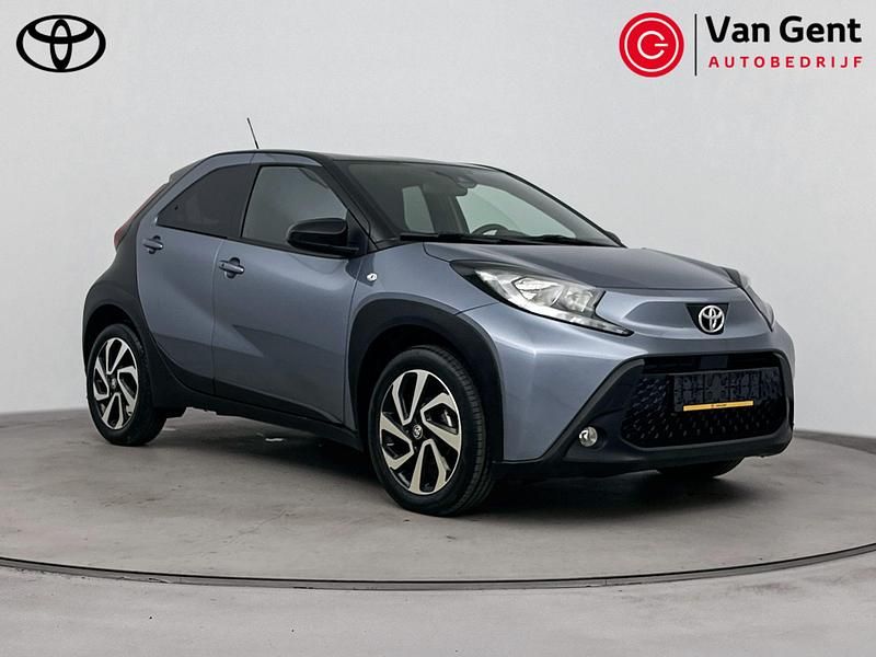 Grijs Gebruikt 2024 Toyota Aygo X Pulse SUV | € 22.999 - Afbeelding 1/4
