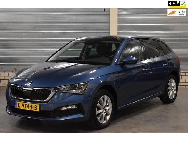 Blauw (metallic) Occasion 2021 Skoda Scala Ambition Hatchback | € 13.450 (Eerlijke prijs) - Afbeelding 1/4