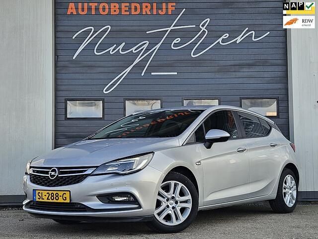Grijs (metallic) Occasion 2018 Opel Astra Edition Hatchback | € 8.850 (Eerlijke prijs) - Afbeelding 1/4