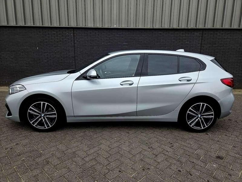 Occasion BMW 118 Sport Line 136 PK (100 kW) 2021 Zilver Hatchback