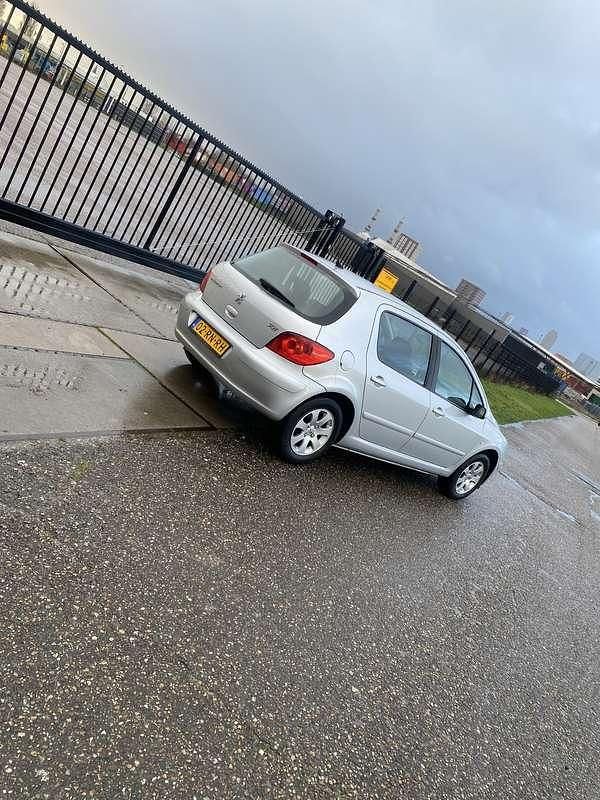 Occasion Peugeot 307 Premium 109 PK (80 kW) 2005 Zilver Hatchback