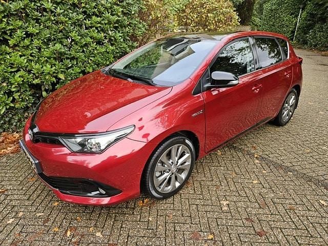 Occasion Toyota Auris 99 PK (72 kW) 2017 Rood Hatchback