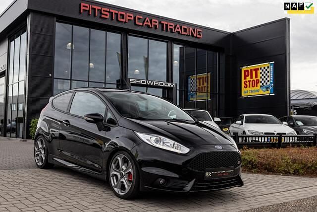 Zwart Gebruikt 2016 Ford Fiesta Style Hatchback | € 13.750 (Eerlijke prijs) - Afbeelding 1/3