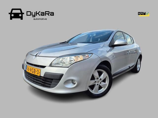Grijs Gebruikt 2011 Renault Mégane III Dynamique Hatchback | € 4.495 (Eerlijke prijs) - Afbeelding 1/4