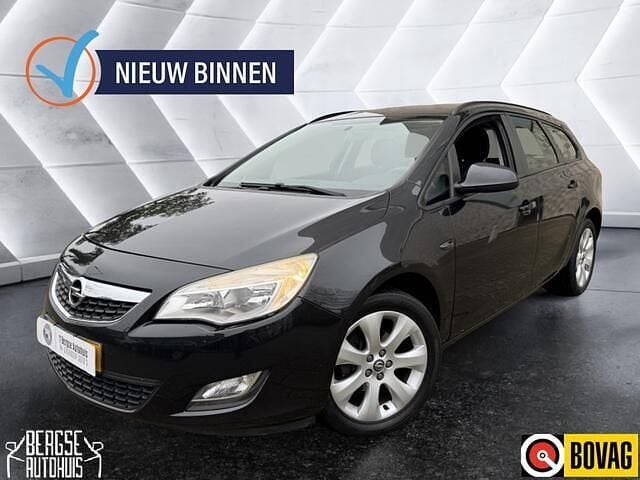 Zwart Gebruikt 2012 Opel Astra Stationwagen | € 3.990 (Eerlijke prijs) - Afbeelding 1/4