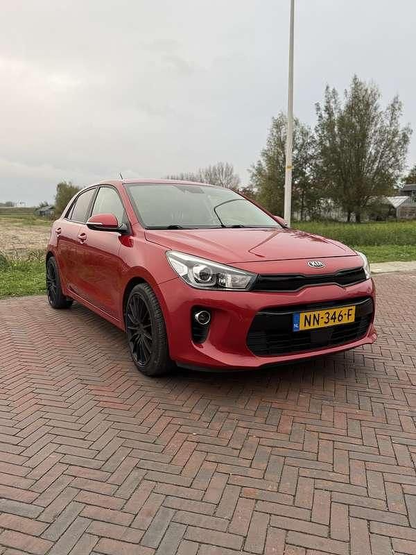 Rood Gebruikt 2017 Kia Rio First Edition Hatchback | € 10.900 (Goede deal) - Afbeelding 1/4