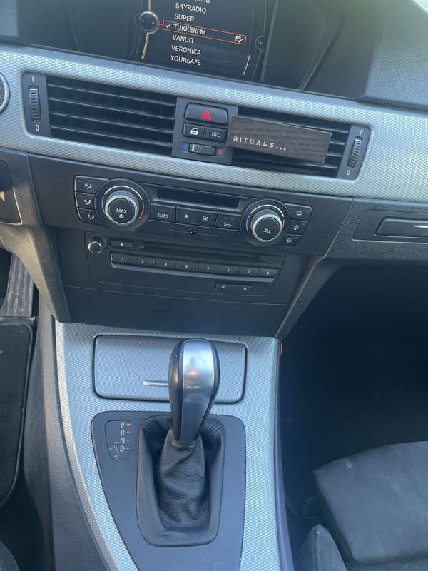 Grijs Gebruikt 2010 BMW 318 M Sport Stationwagen | € 8.000 (Iets duurder) - Afbeelding 1/4