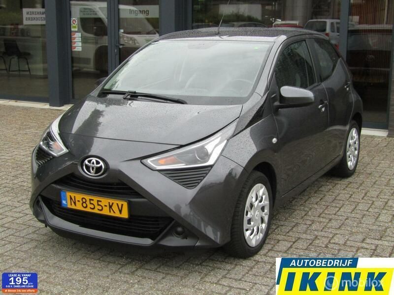 Grijs Gebruikt 2021 Toyota Aygo X-play Hatchback | € 11.850 (Eerlijke prijs) - Afbeelding 1/4