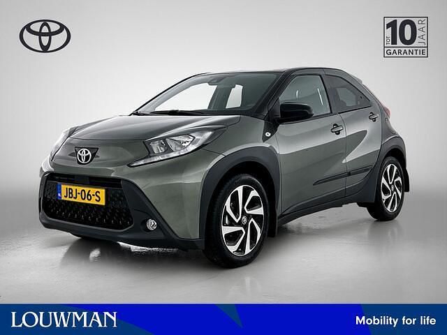 Groen Gebruikt 2023 Toyota Aygo Pulse Hatchback | € 21.245 (Eerlijke prijs) - Afbeelding 1/3