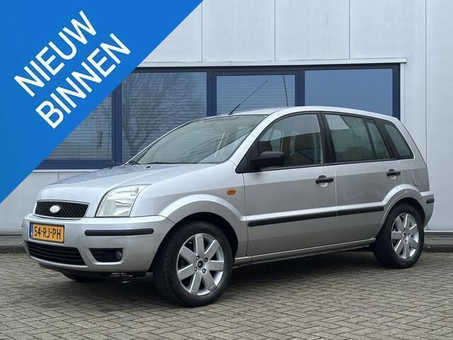 Grijs Gebruikt 2005 Ford Fusion Ghia MPV | € 1.250 (Goede deal) - Afbeelding 1/4