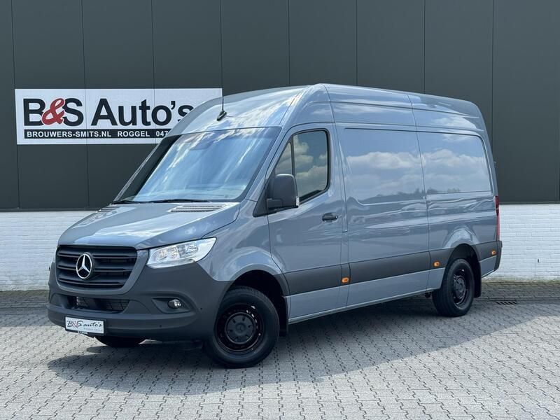 Grijs Nieuw 2024 Mercedes Sprinter Van | € 55.500 - Afbeelding 1/4