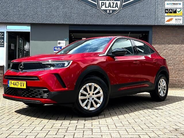 Rood, metallic lak Gebruikt 2022 Opel Mokka Edition SUV | € 20.940 (Super prijs) - Afbeelding 1/4