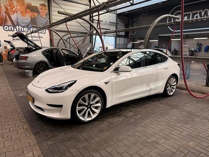 Occasion 2019 Tesla Model 3 Standard Range Plus Sedan | € 14.250 (Goede deal) - Afbeelding 1/4