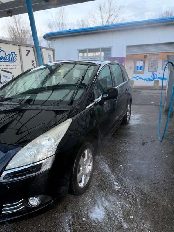 Zwart Gebruikt 2011 Peugeot 5008 MPV | € 3.750 (Eerlijke prijs) - Afbeelding 1/4
