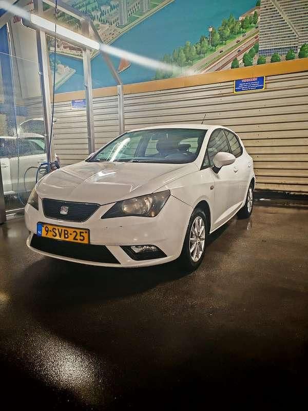 Wit Gebruikt 2012 Seat Ibiza Style MPV | € 3.000 (Eerlijke prijs) - Afbeelding 1/4