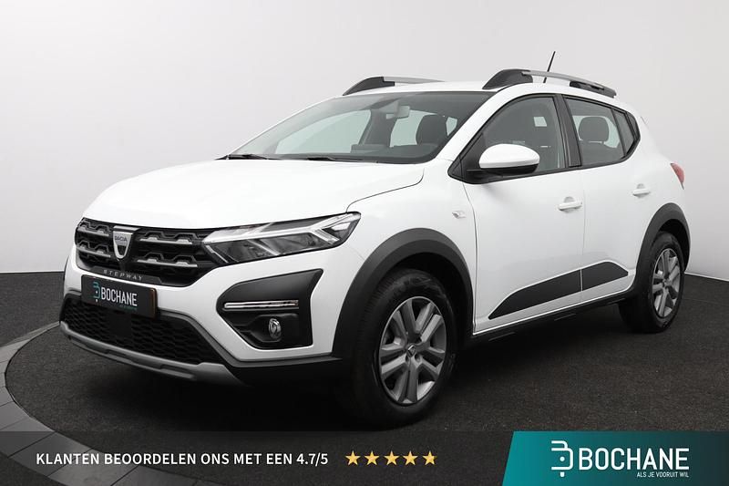 Wit Gebruikt 2023 Dacia Sandero Comfort Hatchback | € 16.995 (Goede deal) - Afbeelding 1/4