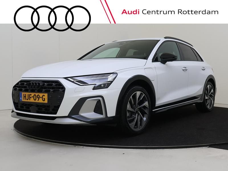 Wit Gebruikt 2025 Audi A3 Advanced Hatchback | € 45.450 - Afbeelding 1/4