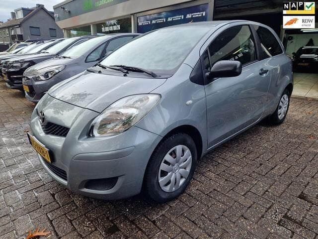 Grijs Gebruikt 2009 Toyota Yaris Hatchback | € 2.850 (Eerlijke prijs) - Afbeelding 1/4