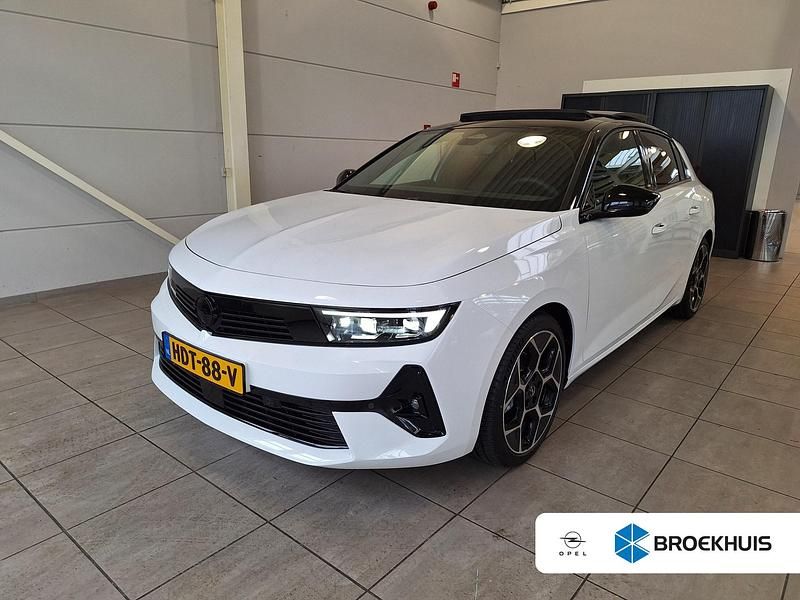 Wit Gebruikt 2025 Opel Astra Ultimate Hatchback | € 34.840 (Eerlijke prijs) - Afbeelding 1/4