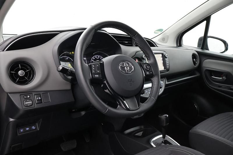 Occasion Toyota Yaris Hybrid Active 101 PK (74 kW) 2019 Grijs Hatchback