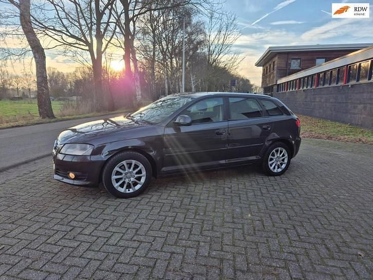 Occasion 2010 Audi A3 Attraction | € 2.500 (Iets duurder) - Afbeelding 1/4