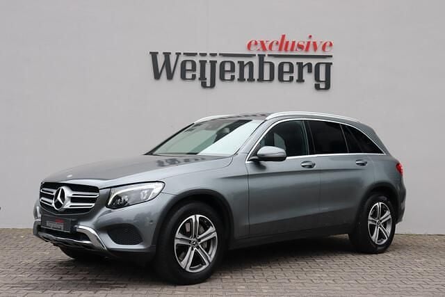 Grijs Gebruikt 2017 Mercedes GLC250 SUV | € 32.450 (Eerlijke prijs) - Afbeelding 1/4