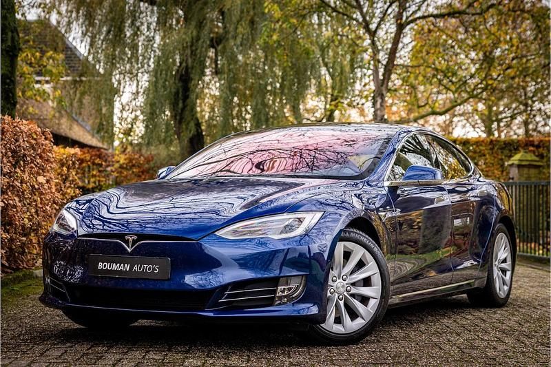 Blauw (metallic) Gebruikt 2017 Tesla Model S Hatchback | € 28.750 (Duur) - Afbeelding 1/4