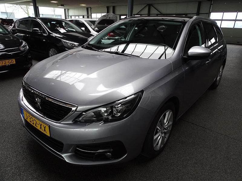 Grijs Gebruikt 2020 Peugeot 308 Stationwagen | € 12.850 (Iets duurder) - Afbeelding 1/4
