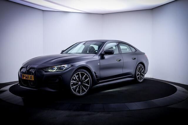 Zwart Gebruikt 2022 BMW i4 Executive Sedan | € 41.950 (Eerlijke prijs) - Afbeelding 1/4