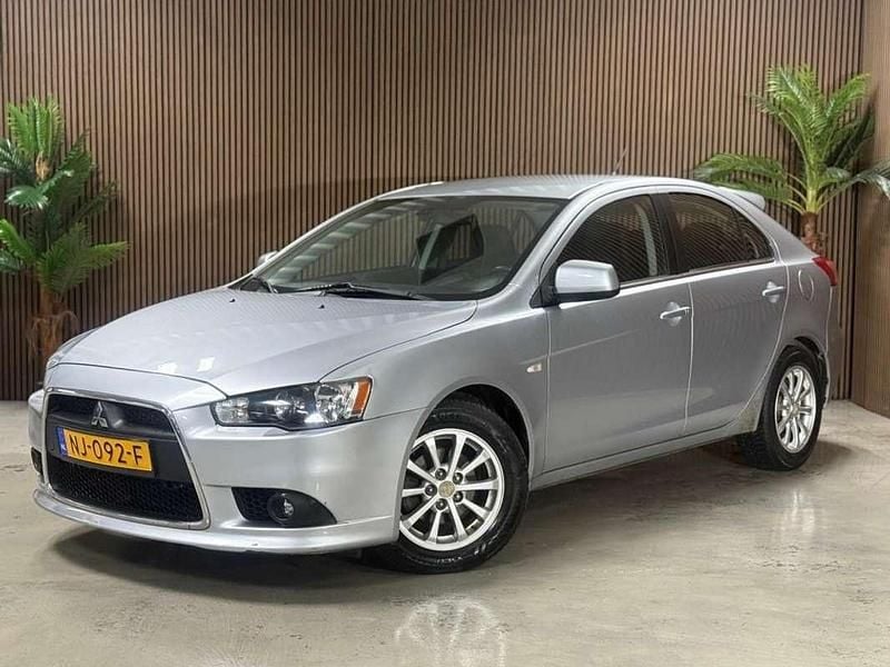 Grijs Gebruikt 2011 Mitsubishi Lancer Sportback Edition Hatchback | € 5.250 (Goede deal) - Afbeelding 1/4