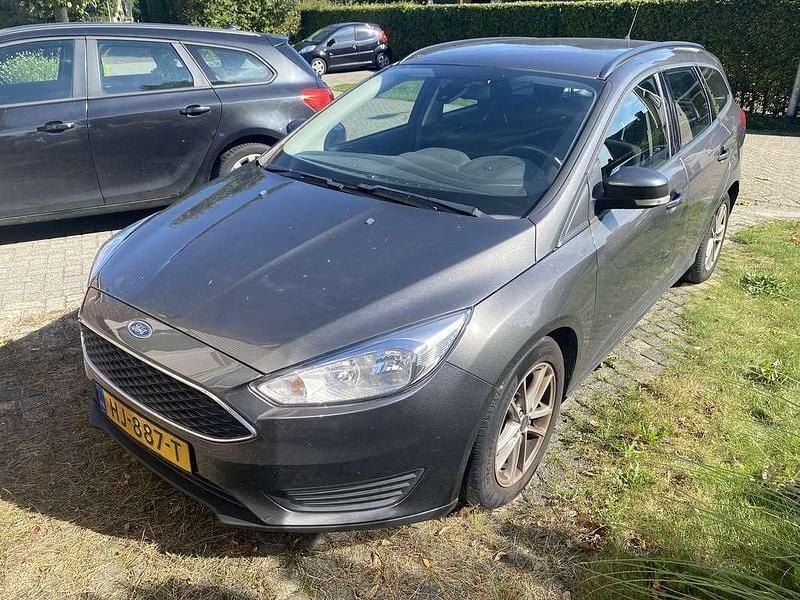 Grijs Occasion 2015 Ford Focus Trend Stationwagen | € 4.000 (Goede deal) - Afbeelding 1/4