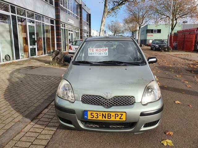 Groen Gebruikt 2003 Toyota Yaris Terra Hatchback | € 2.195 (Eerlijke prijs) - Afbeelding 1/4