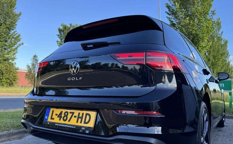 Zwart Gebruikt 2020 VW Golf VIII R-line Stationwagen | € 23.550 (Eerlijke prijs) - Afbeelding 1/4
