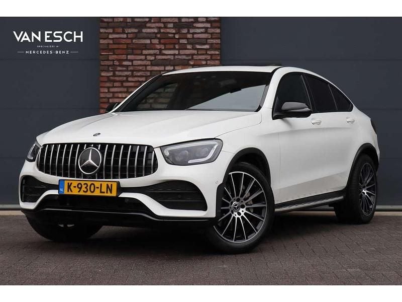 Wit Gebruikt 2020 Mercedes GLC300e AMG line Coupé | € 52.500 (Duur) - Afbeelding 1/4