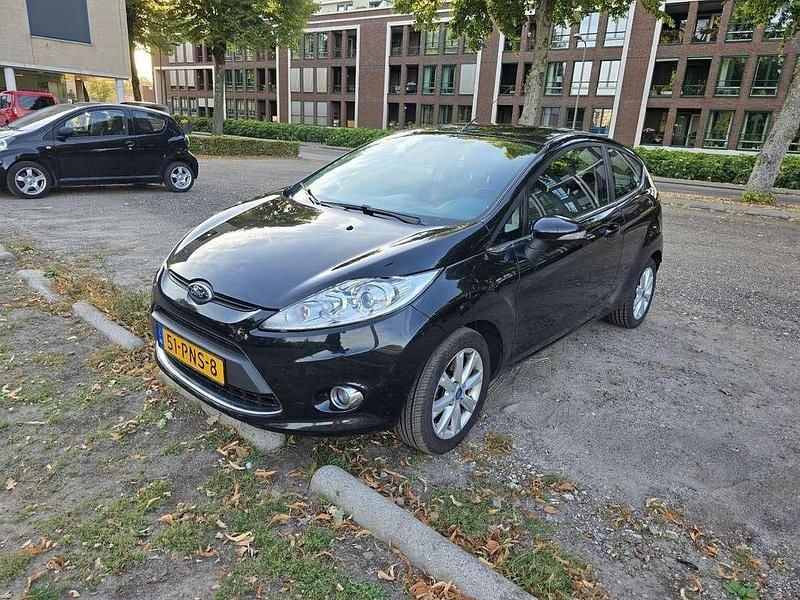 Zwart Gebruikt 2011 Ford Fiesta Titanium Hatchback | € 3.900 (Eerlijke prijs) - Afbeelding 1/4