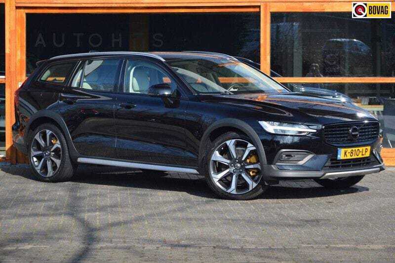 Zwart Gebruikt 2021 Volvo V60 CC Stationwagen | € 39.950 (Eerlijke prijs) - Afbeelding 1/4