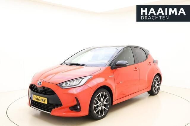 Rood Gebruikt 2021 Toyota Yaris Edition Hatchback | € 20.950 (Eerlijke prijs) - Afbeelding 1/4
