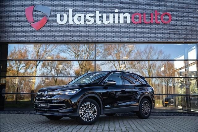 Zwart Occasion 2025 VW Tiguan Elegance SUV | € 43.950 (Goede deal) - Afbeelding 1/4