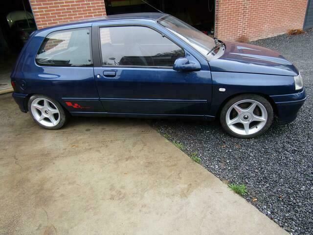 Blauw Gebruikt 1992 Renault Clio Sedan | € 8.000 - Afbeelding 1/4