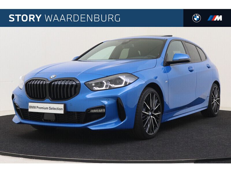 Misano blau Gebruikt 2024 BMW 118 Executive Hatchback | € 37.950 (Eerlijke prijs) - Afbeelding 1/4