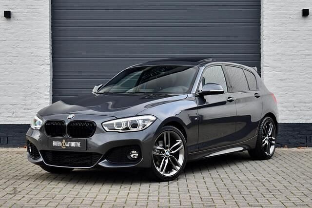 Grijs Gebruikt 2018 BMW 118 Executive Hatchback | € 19.950 (Eerlijke prijs) - Afbeelding 1/4