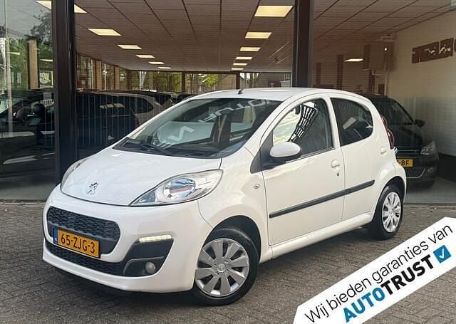 Wit Gebruikt 2012 Peugeot 107 Hatchback | € 5.940 (Eerlijke prijs) - Afbeelding 1/4