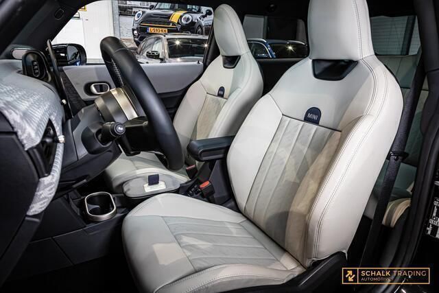 Occasion Mini Cooper S Favoured 204 PK (150 kW) 2024 Zwart Hatchback