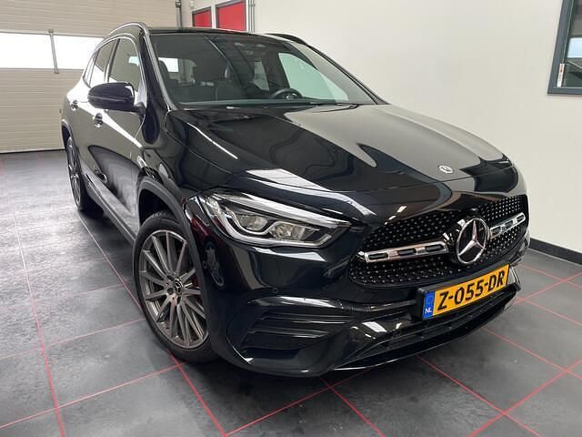 Occasion Mercedes GLA250 AMG line 160 PK (117 kW) 2023 Zwart (metallic) SUV