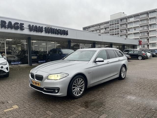 Grijs Gebruikt 2015 BMW 518 Luxury Line Stationwagen | € 12.750 (Goede deal) - Afbeelding 1/4