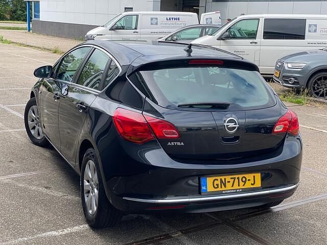 Occasion Opel Astra Edition 101 PK (74 kW) 2015 Zwart Hatchback