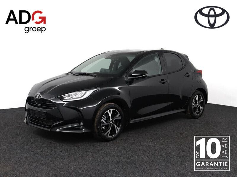 Zwart Gebruikt 2024 Toyota Yaris Hybrid Edition Hatchback | € 26.950 (Eerlijke prijs) - Afbeelding 1/4