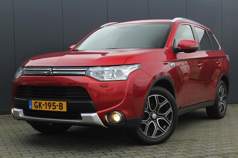Occasion Mitsubishi Outlander P-HEV Edition 2015 Rood SUV