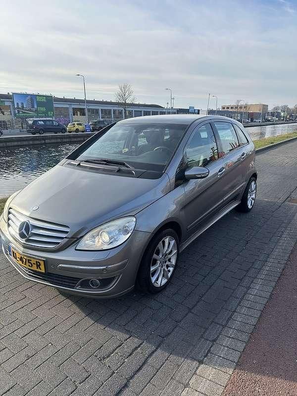 Occasion 2006 Mercedes E200 Stationwagen | € 2.950 (Super prijs) - Afbeelding 1/4